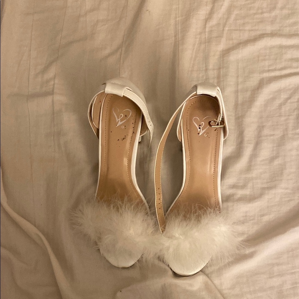 Elegant White Feathered Women's Sandals